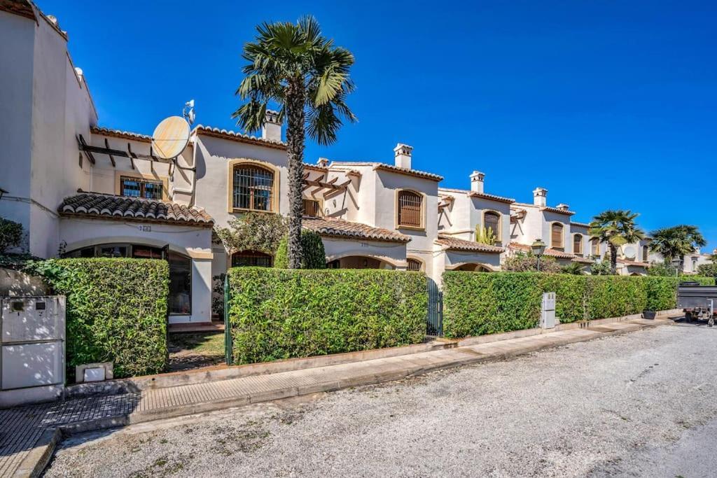 La Isla Casa Barnaby Villa Platja de Larenal Exterior photo